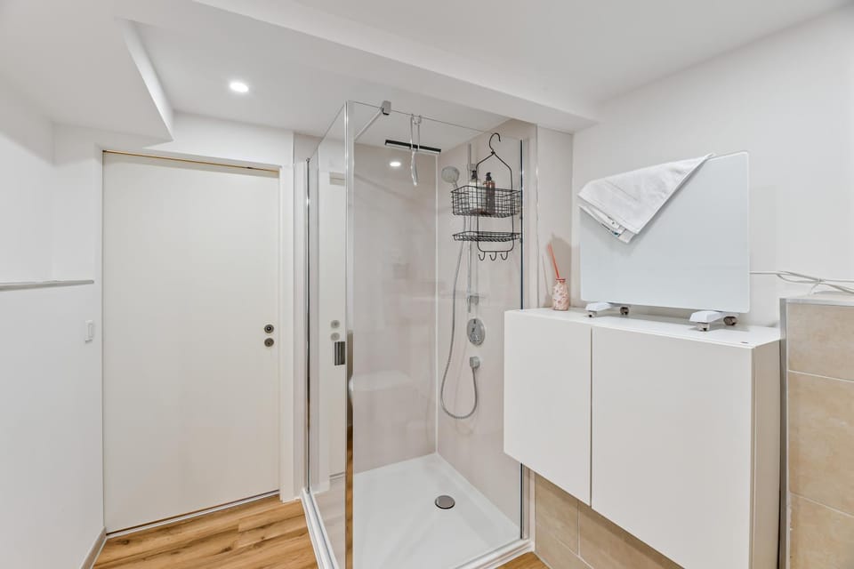 Shower, Bathroom, towels