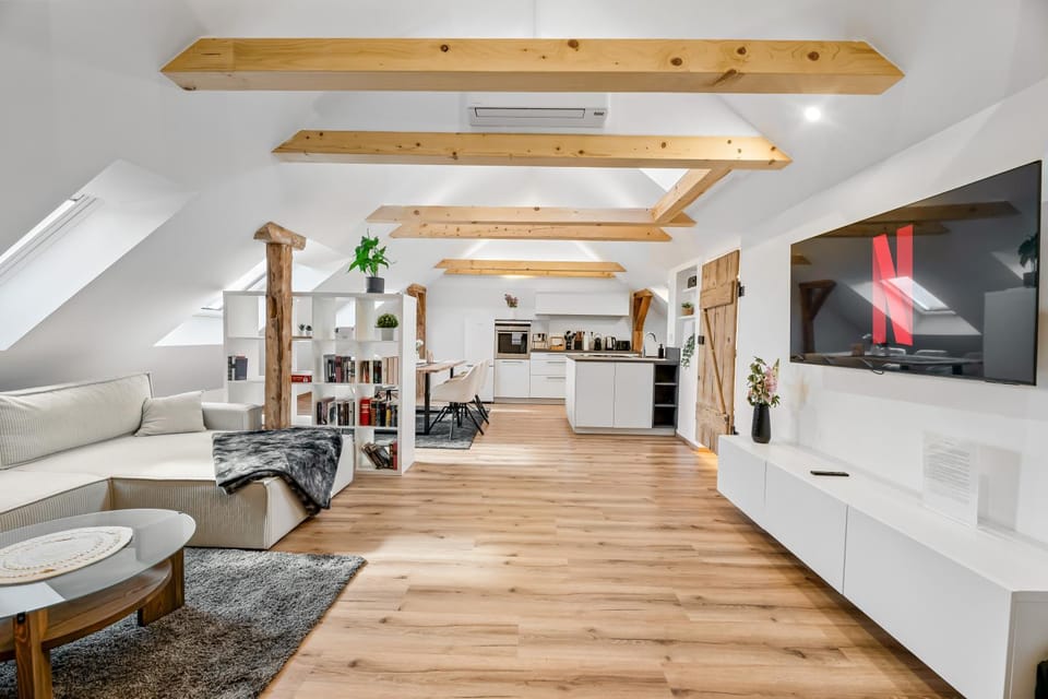 TV and multimedia, Kitchen or kitchenette, Living room, Seating area, Evening entertainment