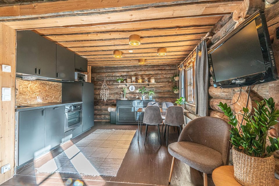 Kitchen or kitchenette, Seating area