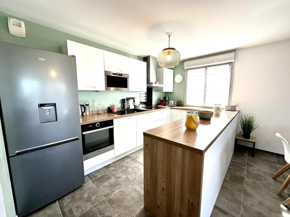 T3 lumineux avec terrasse, parking et piscine Apartment in Roquebrune-sur-Argens