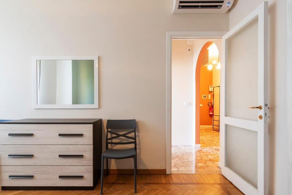 Bedroom, air conditioner