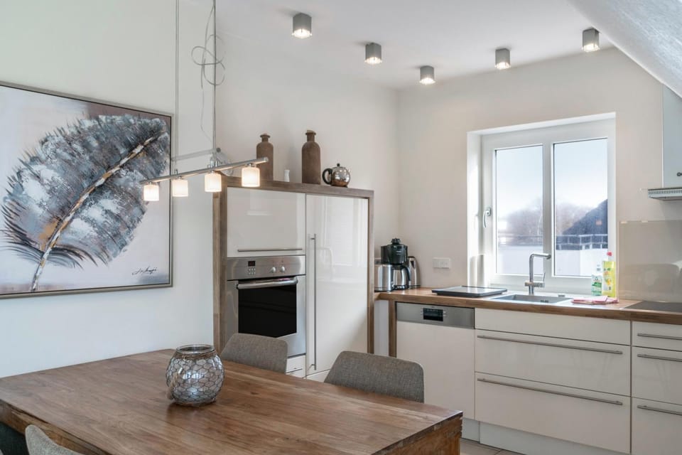 Property building, Kitchen or kitchenette, Living room