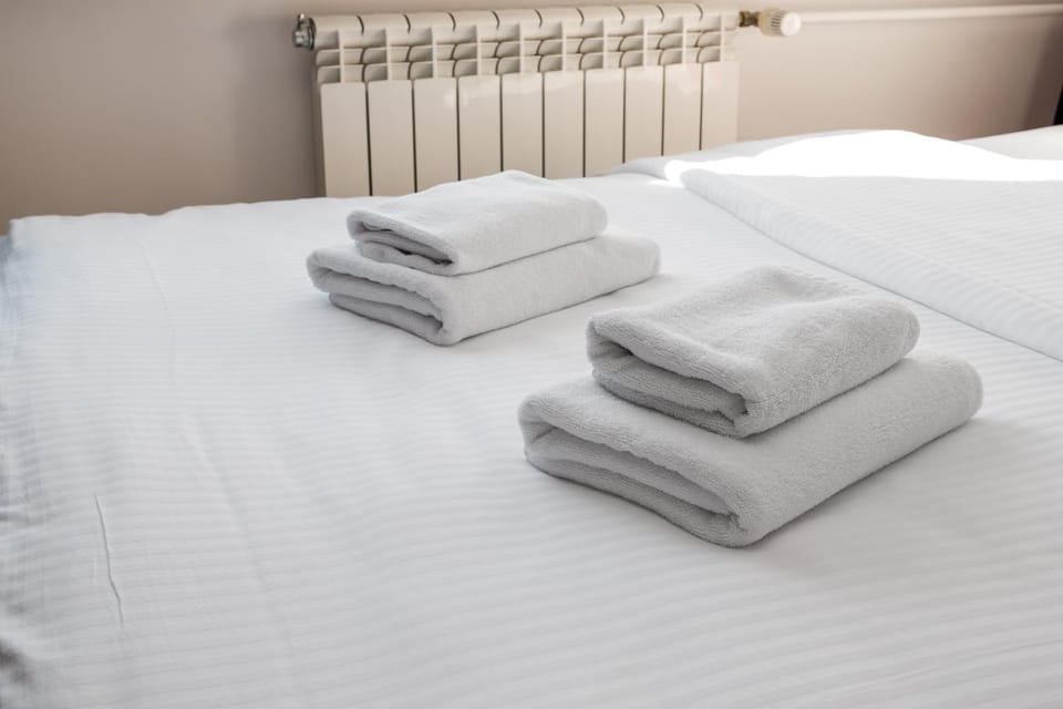 Bed, Photo of the whole room, Bedroom, towels