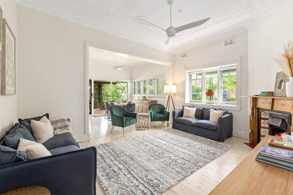 Living room, Seating area