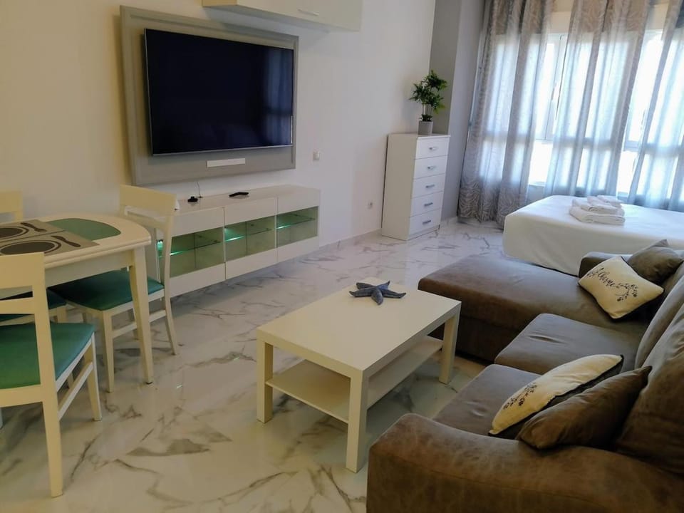 Communal lounge/ TV room, TV and multimedia, Living room