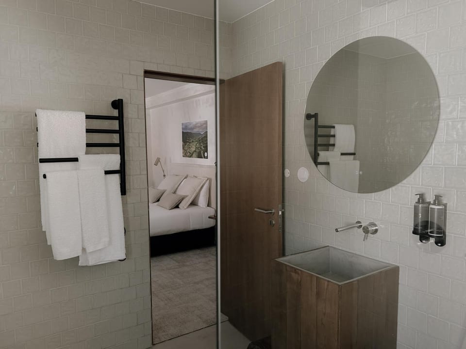 Shower, Bathroom, Bedroom, towels