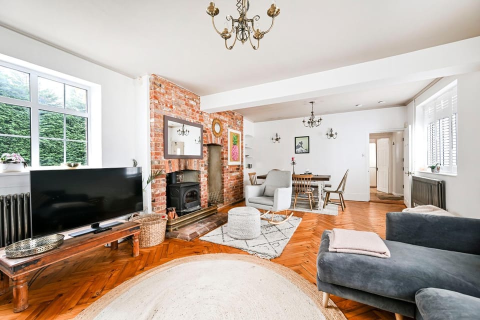 TV and multimedia, Living room, Seating area, flat iron
