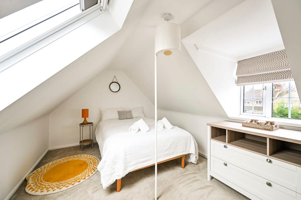 Bed, Photo of the whole room, Bedroom, towels