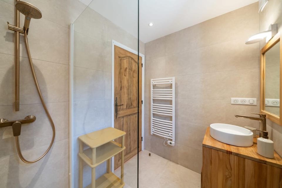 Authentic villa with swimming pool in La Colle-sur-Loup Villa in Saint Paul de Vence