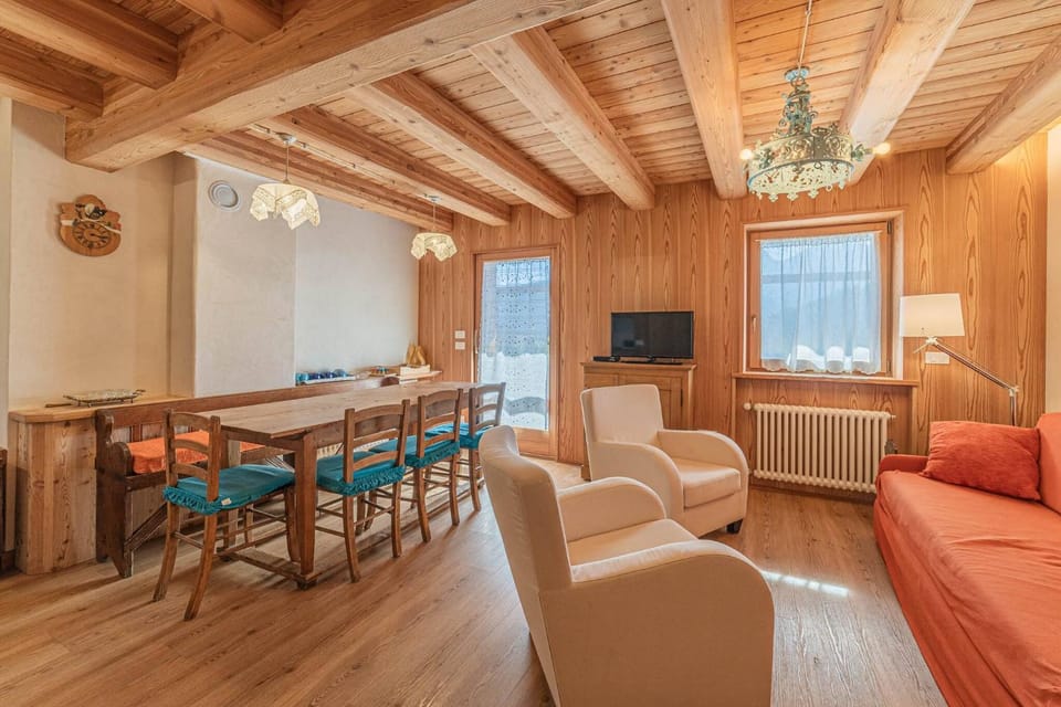 TV and multimedia, Living room, Dining area