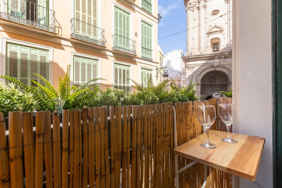 View (from property/room), Balcony/Terrace, City view, Landmark view, Street view