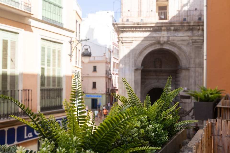 View (from property/room), City view, Landmark view, Street view