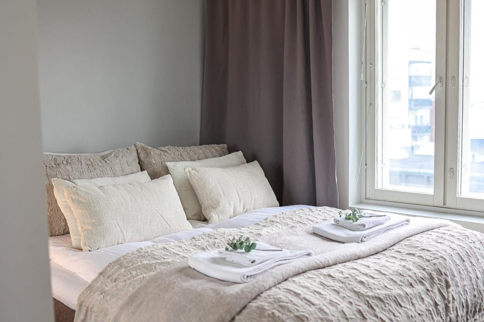 Bed, Photo of the whole room, Bedroom, towels
