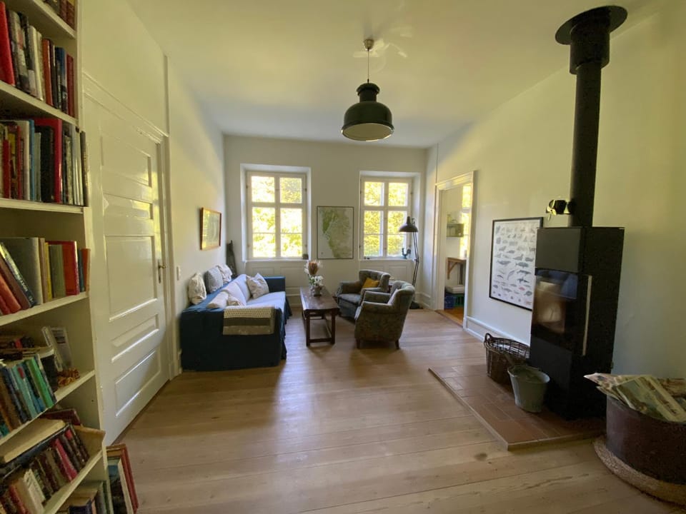 Communal lounge/ TV room, Game Room, Living room, Seating area, Evening entertainment