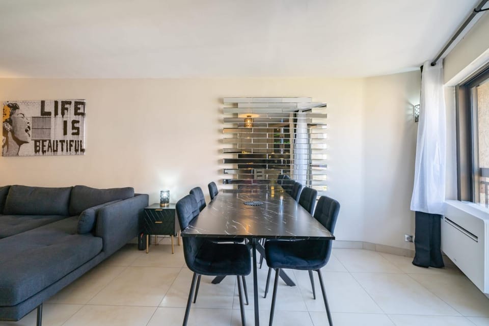 4 pièces sur deux niveaux au cœur de Cannes Apartment in Cannes