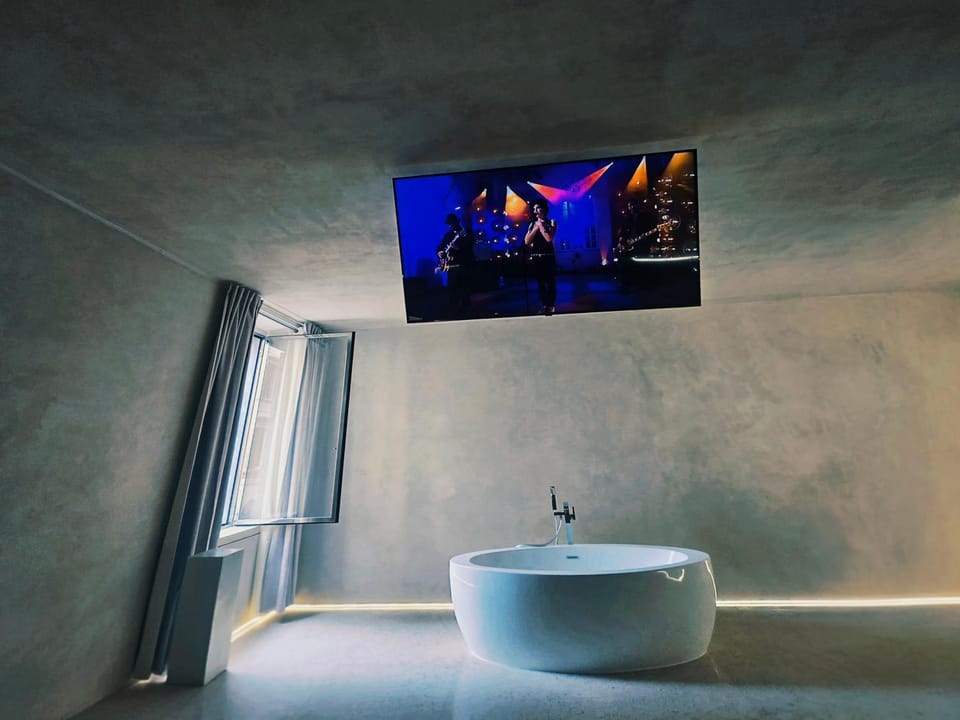Day, Night, TV and multimedia, View (from property/room), Bedroom, Bath