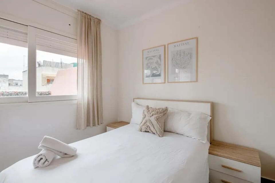 Bedroom, towels