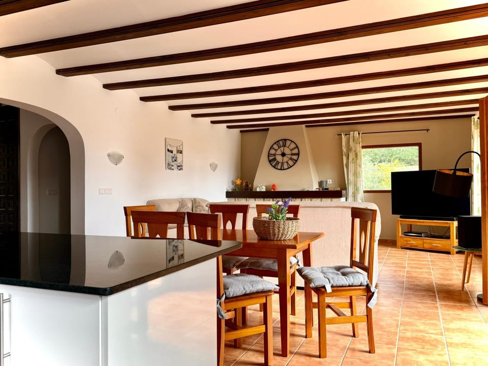 Communal lounge/ TV room, Seating area, Dining area
