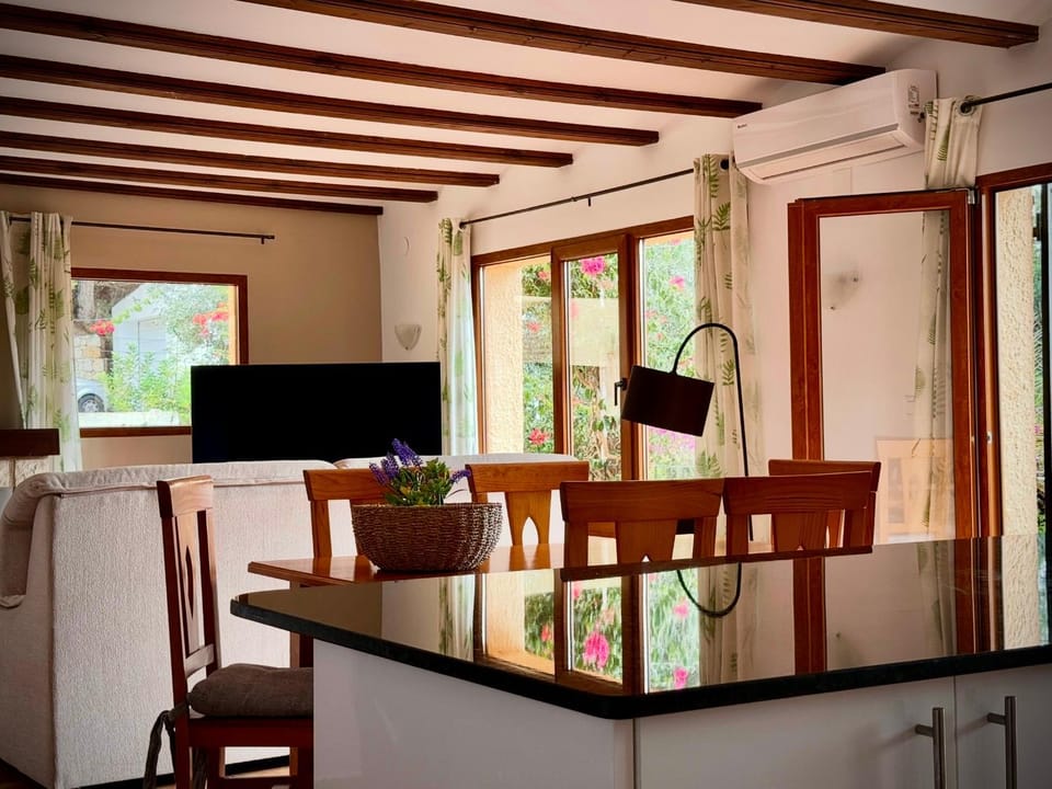 TV and multimedia, Living room, Dining area