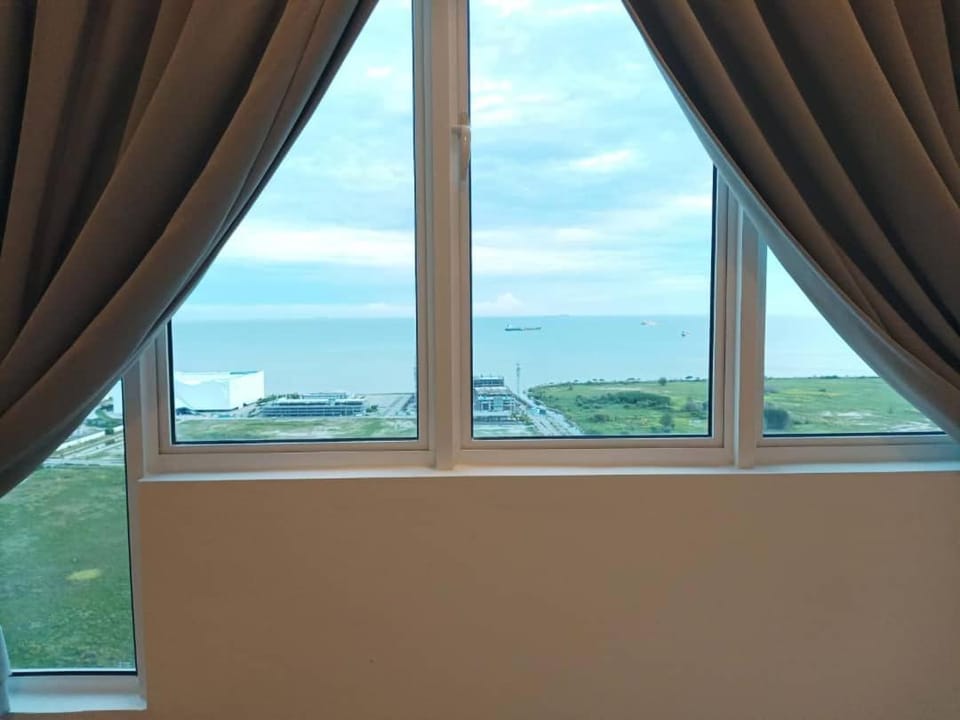 Amber Cove Two Bedroom Seaview & Encore Melaka Apartment in Malacca