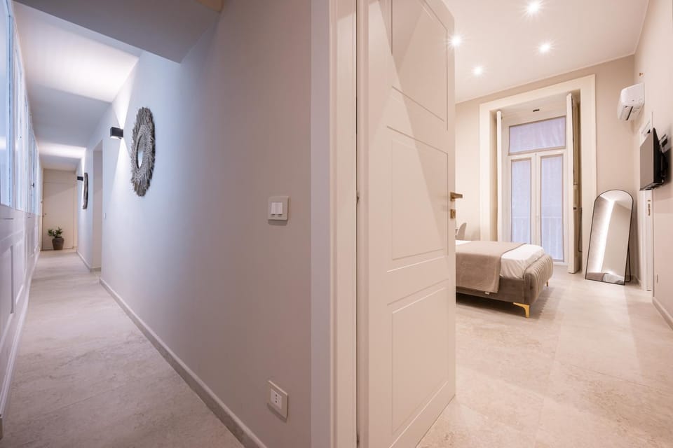 Madame Toledo Luxury Rooms Bed and Breakfast in Naples