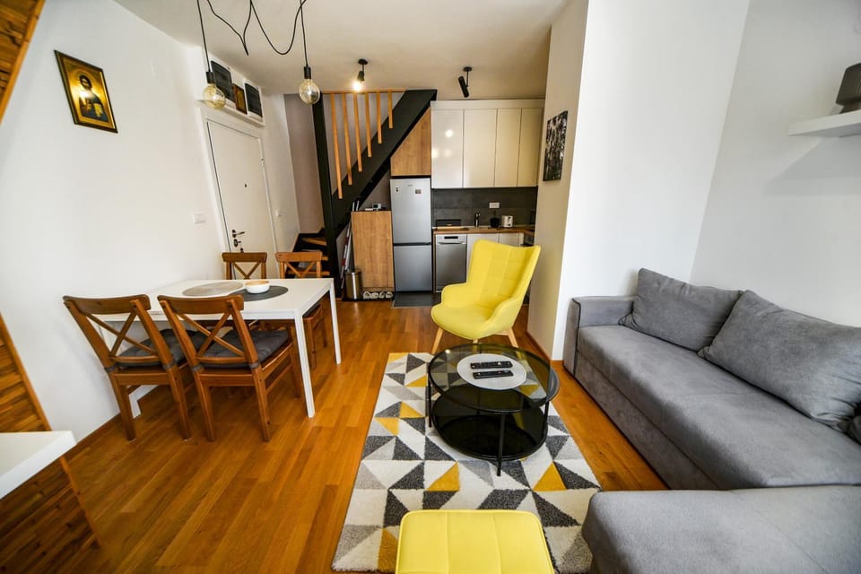 Seating area, Dining area