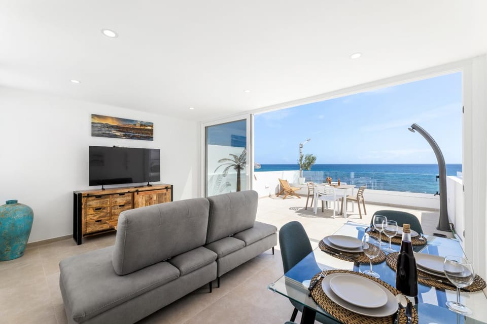 Communal lounge/ TV room, Living room
