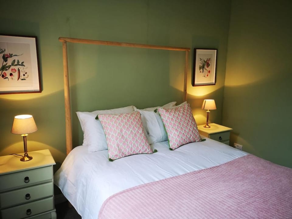 Lovely Garden Flat in Central Bath with Private Parking Apartment in Bath