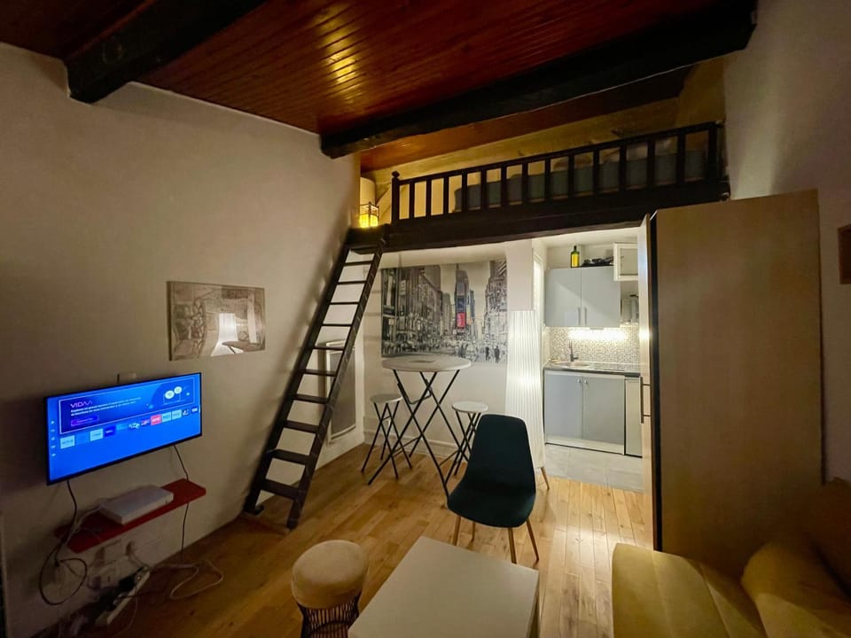 TV and multimedia, Photo of the whole room