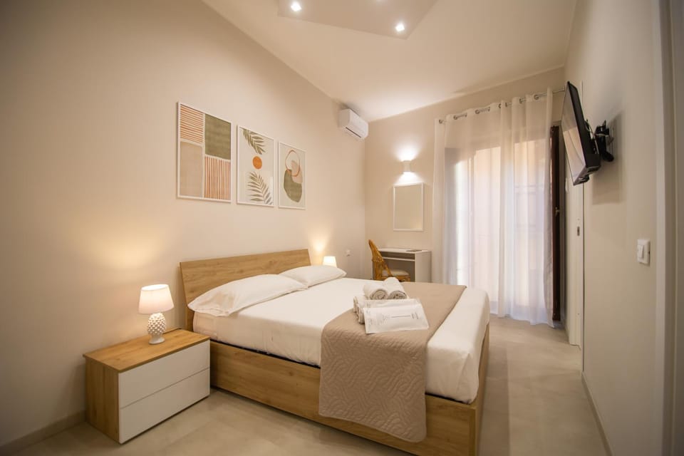 Bed, Photo of the whole room, Decorative detail, Bedroom