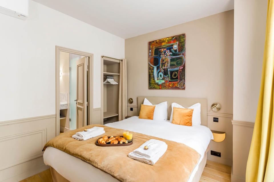 Bed, Bedroom, Food, towels