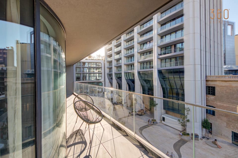 Property building, Day, View (from property/room), Balcony/Terrace, City view