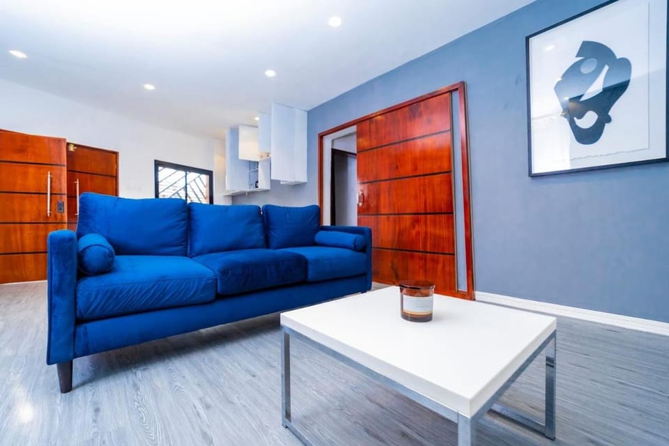Luxury 2-BR w Wi-Fi, 24hr Security & Free Laundry Apartment in Yaoundé
