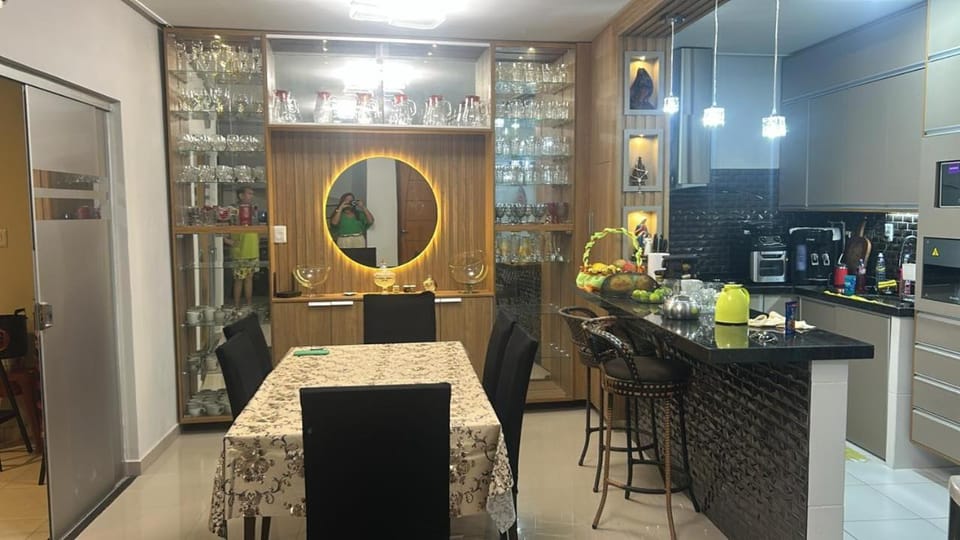 Coffee/tea facilities, Kitchen or kitchenette, oven, stove