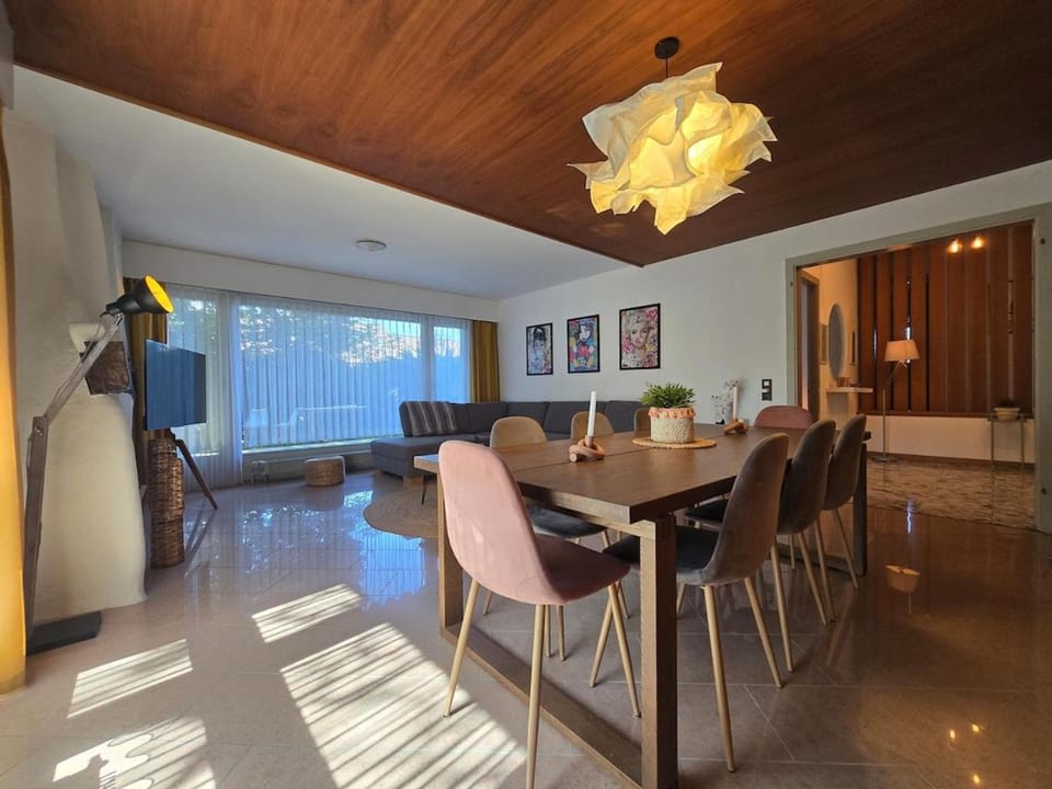 Seating area, Dining area