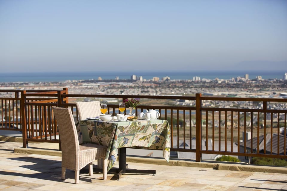 City view, Mountain view, Sea view, Breakfast