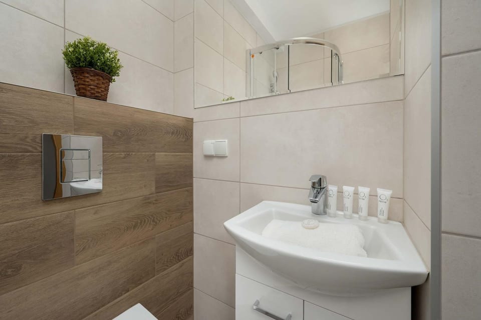 Bathroom, towels