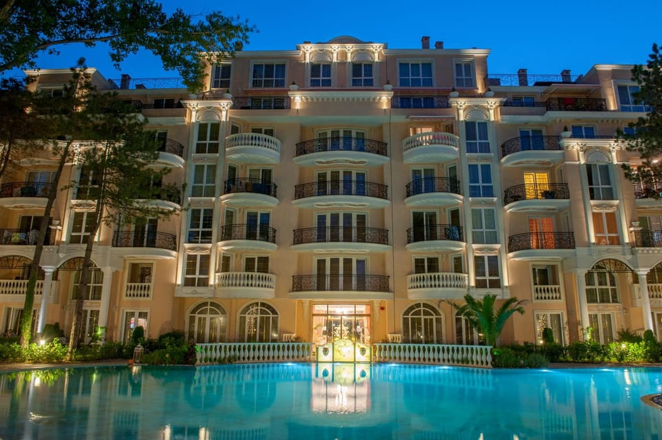 Swimming pool, Swimming pool