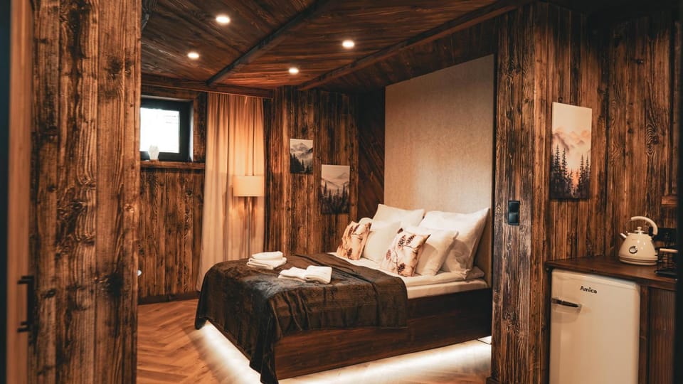 Bed, Living room, Photo of the whole room, Seating area, Bedroom, wardrobe