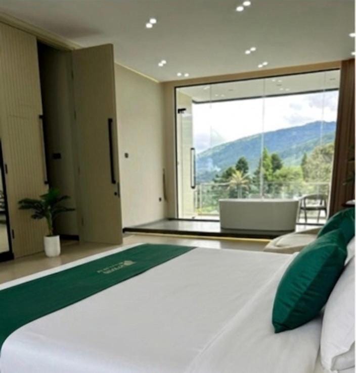 Divan Hills Villa in Cisarua