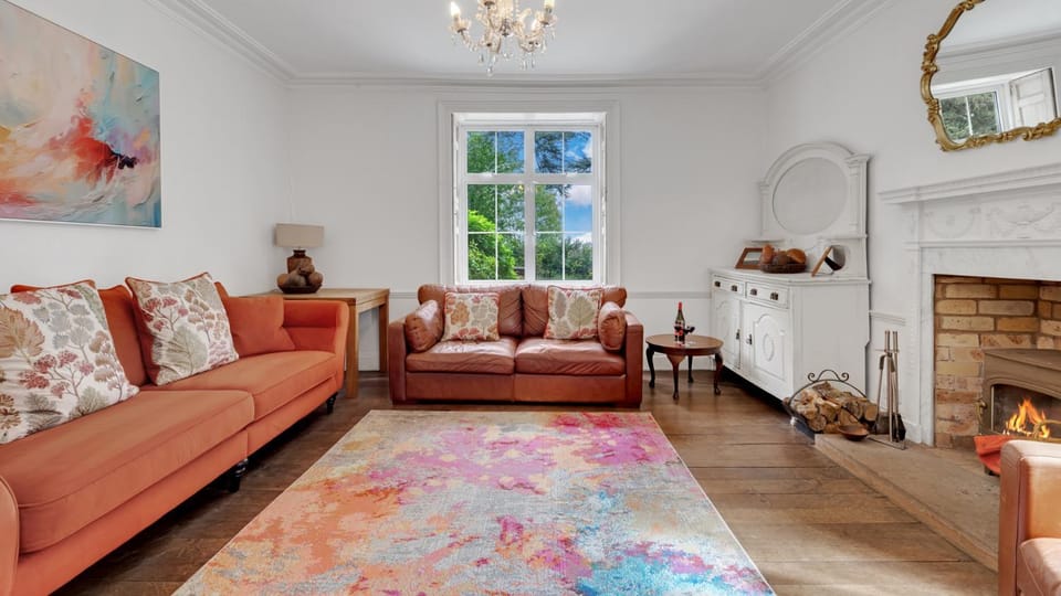 Living room, Seating area, fireplace