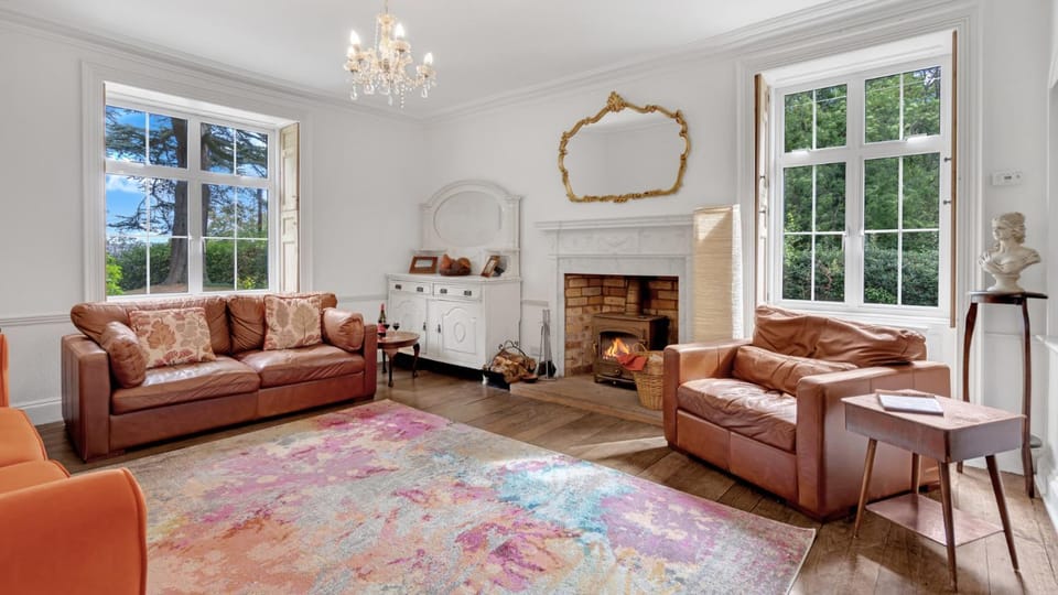 Living room, Seating area, fireplace