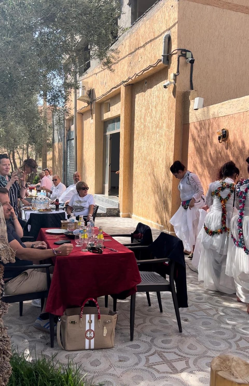 Restaurant/places to eat, People, group of guests