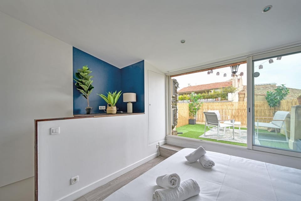 Patio, Bed, Photo of the whole room