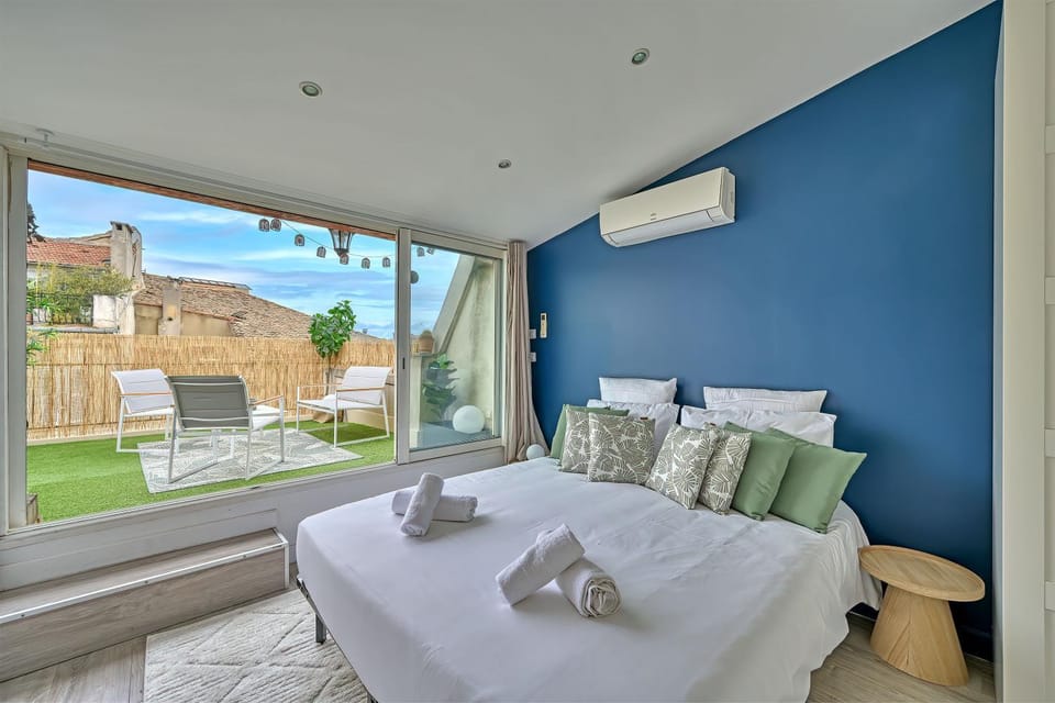 Patio, Photo of the whole room, Bedroom, air conditioner