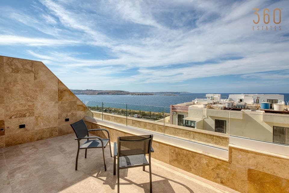 Patio, Day, Natural landscape, Balcony/Terrace, Living room, Seating area, Dining area, Sea view