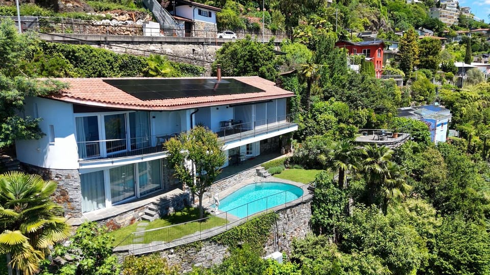 Villa Paradiso by HolAp SA House in Ascona