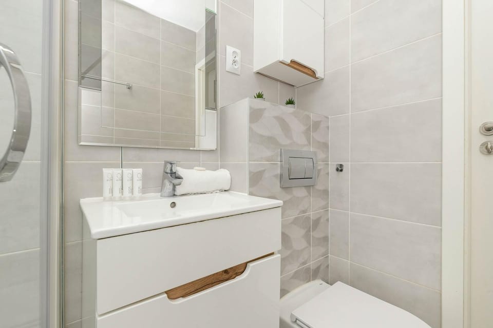 Shower, towels