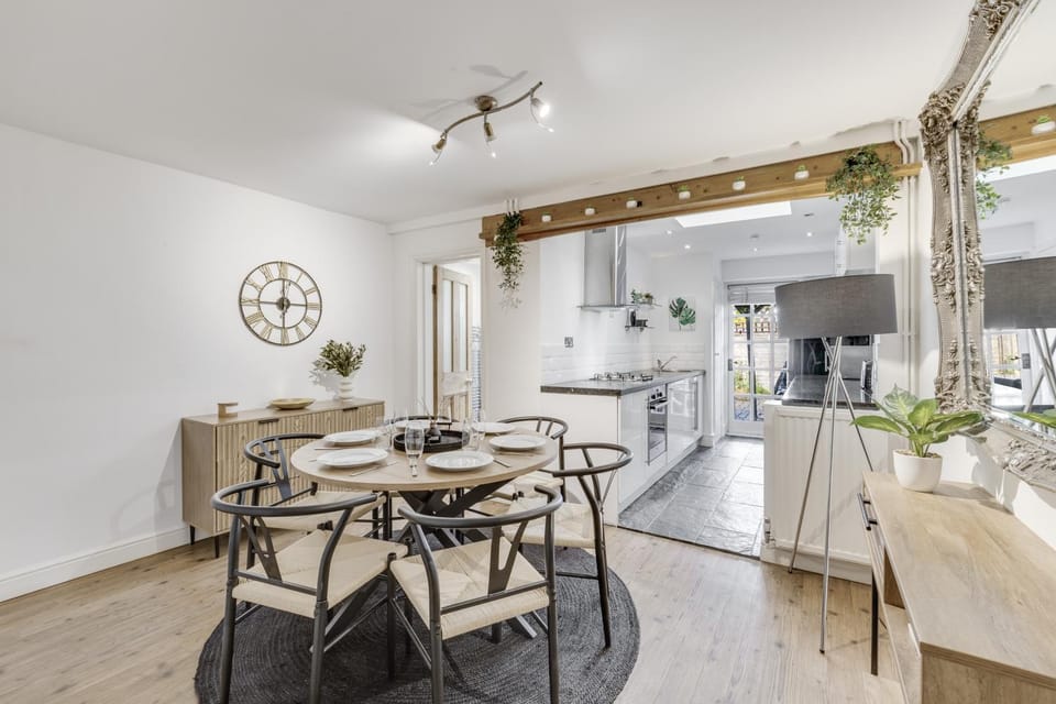 Riverside Cottage Retreat Hertford Town Sleeps 6 House in Hertford