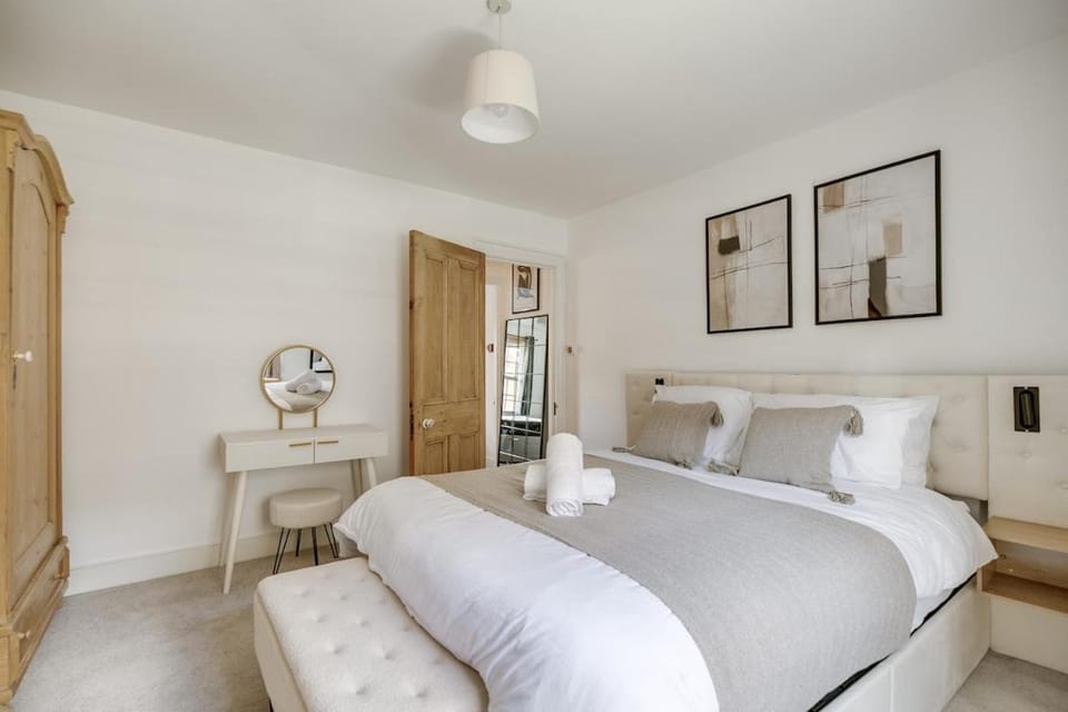 Riverside Cottage Retreat Hertford Town Sleeps 6 House in Hertford